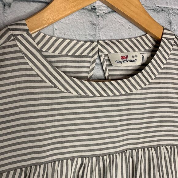 Vineyard Vines drop shoulder boxy top. Size 2 - Picture 2 of 5